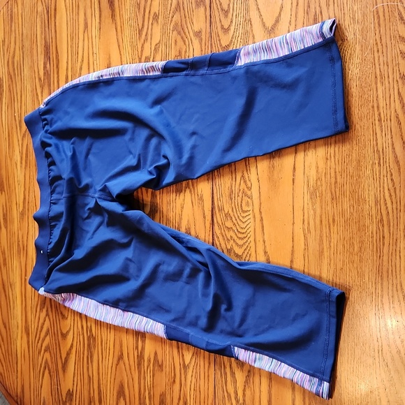 Livi Active by Lane Bryant Capri with Mesh Panels - Picture 6 of 6